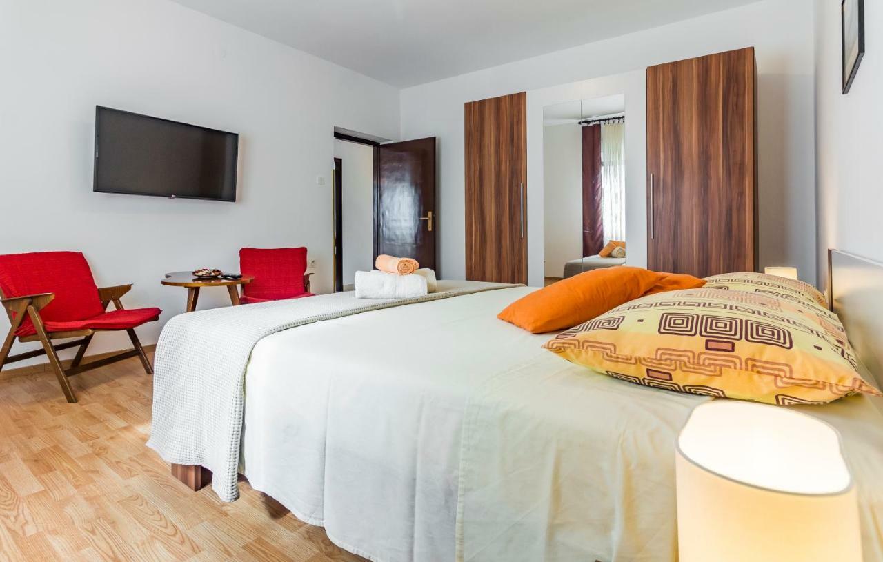 Pula Apartment Bagian luar foto
