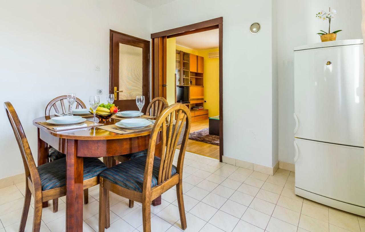 Pula Apartment Bagian luar foto