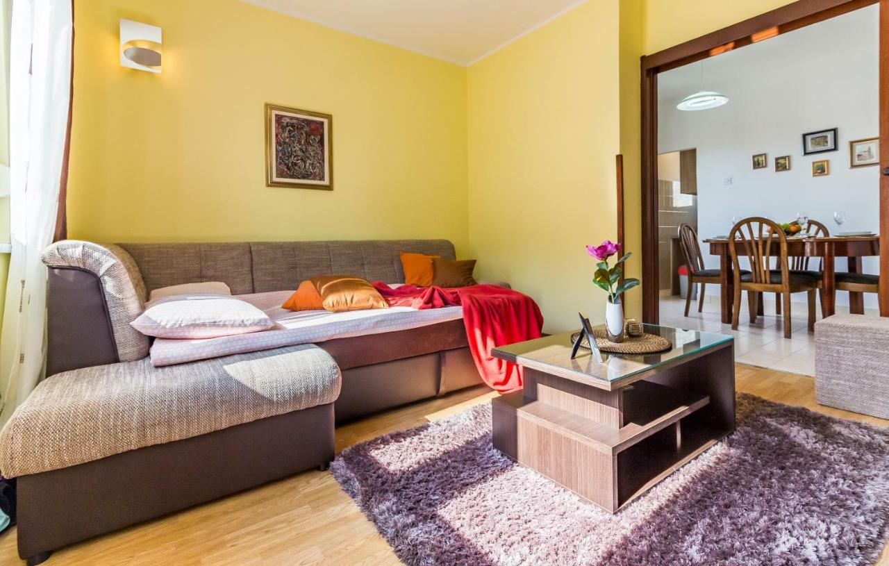 Pula Apartment Bagian luar foto