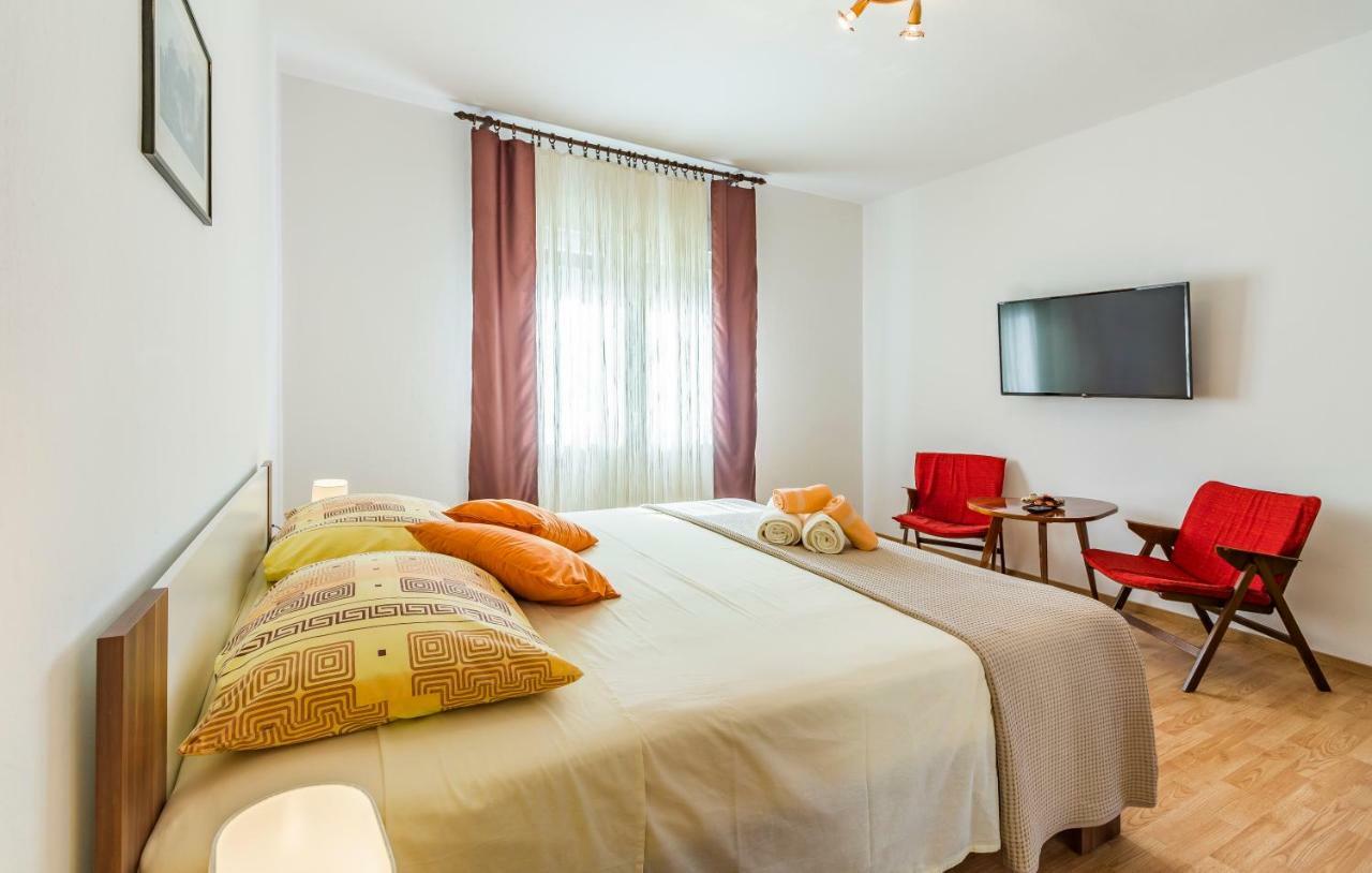 Pula Apartment Bagian luar foto