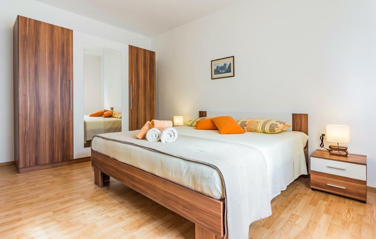 Pula Apartment Bagian luar foto
