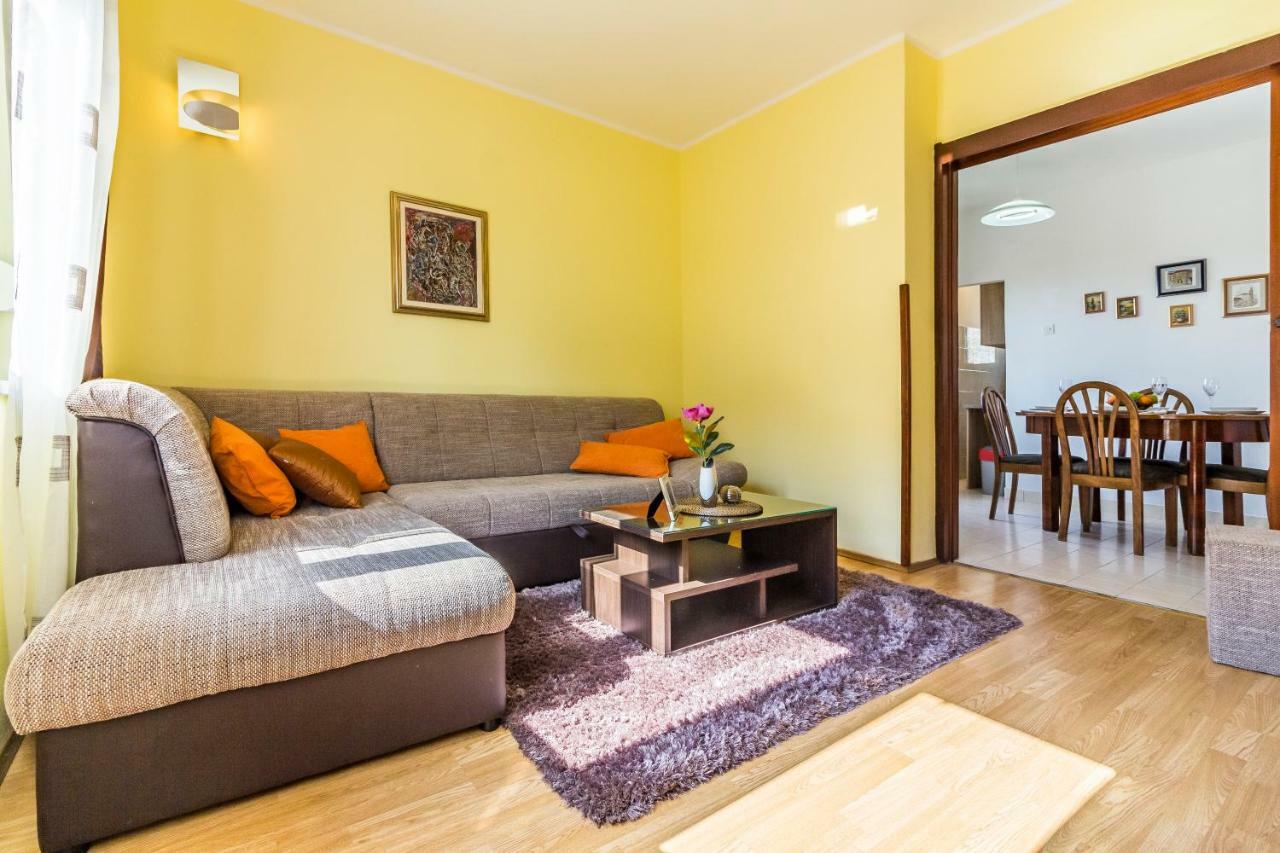 Pula Apartment Bagian luar foto